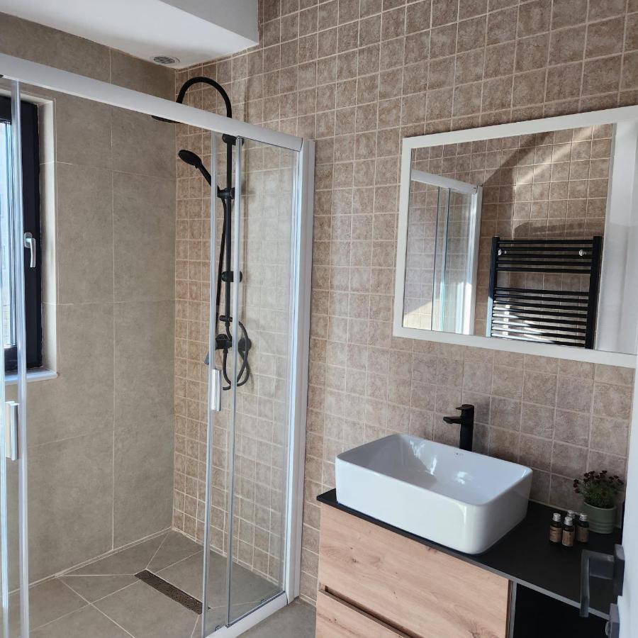 My Room Accommodation Curtea de Argeş エクステリア 写真
